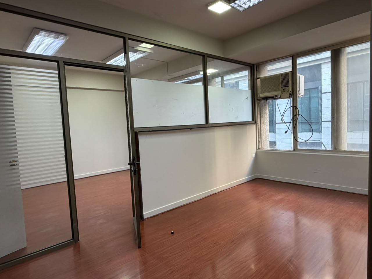 Oficina de 100 m² en Huérfanos 863, Santiago, foto 3 de 12