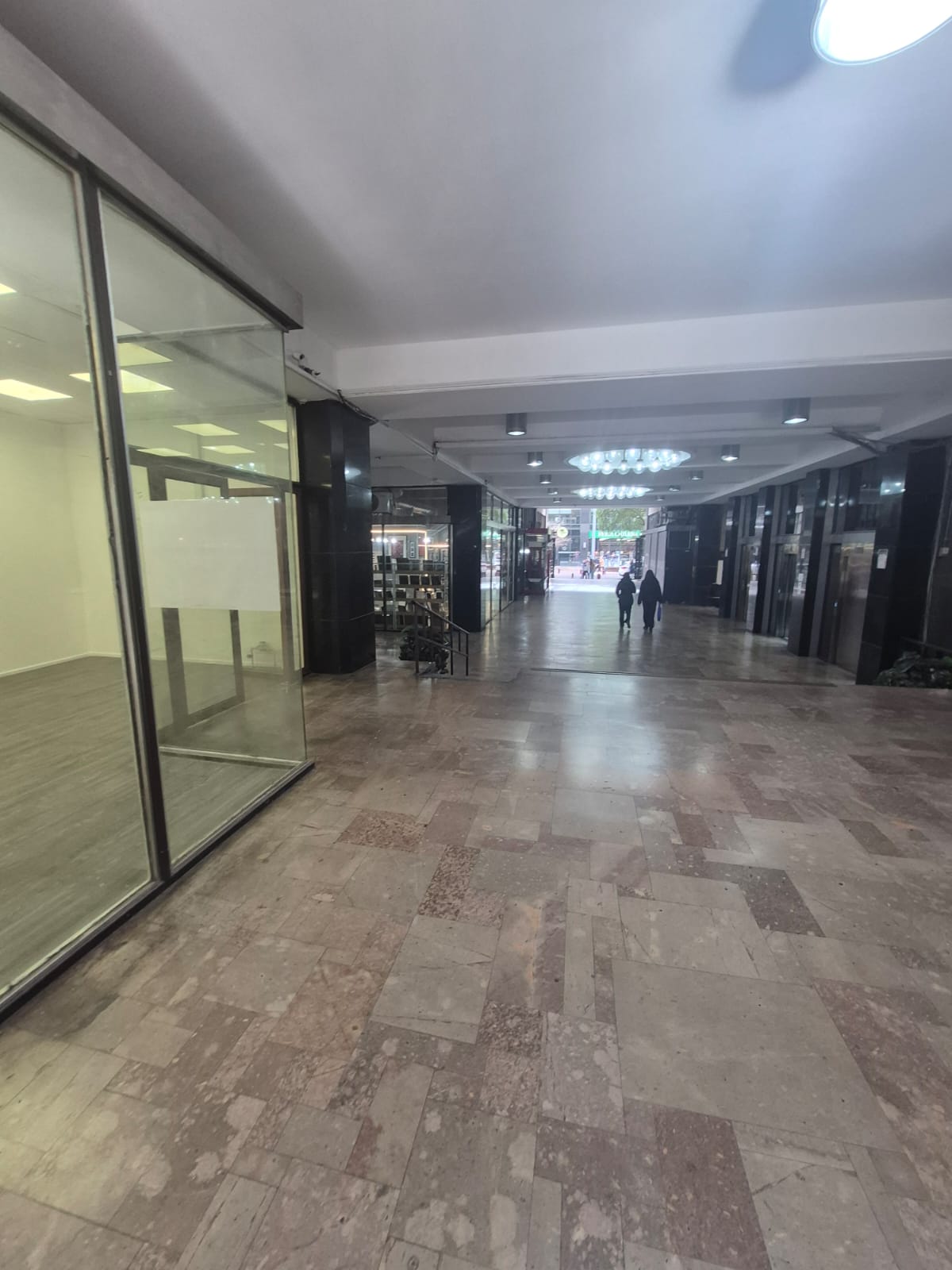 Local comercial de 61 m² en Huérfanos 669, Santiago, foto 3 de 12