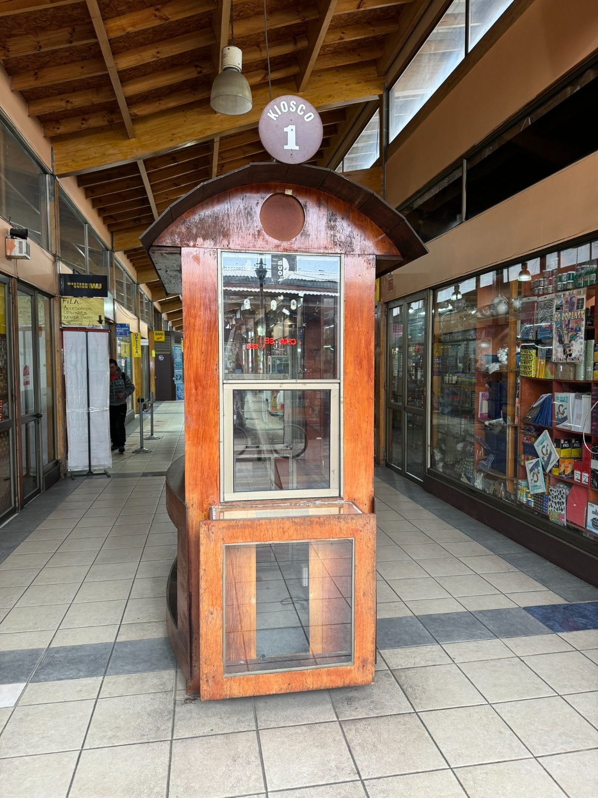 Kiosko en Maipón 850, Chillán, foto 4 de 10